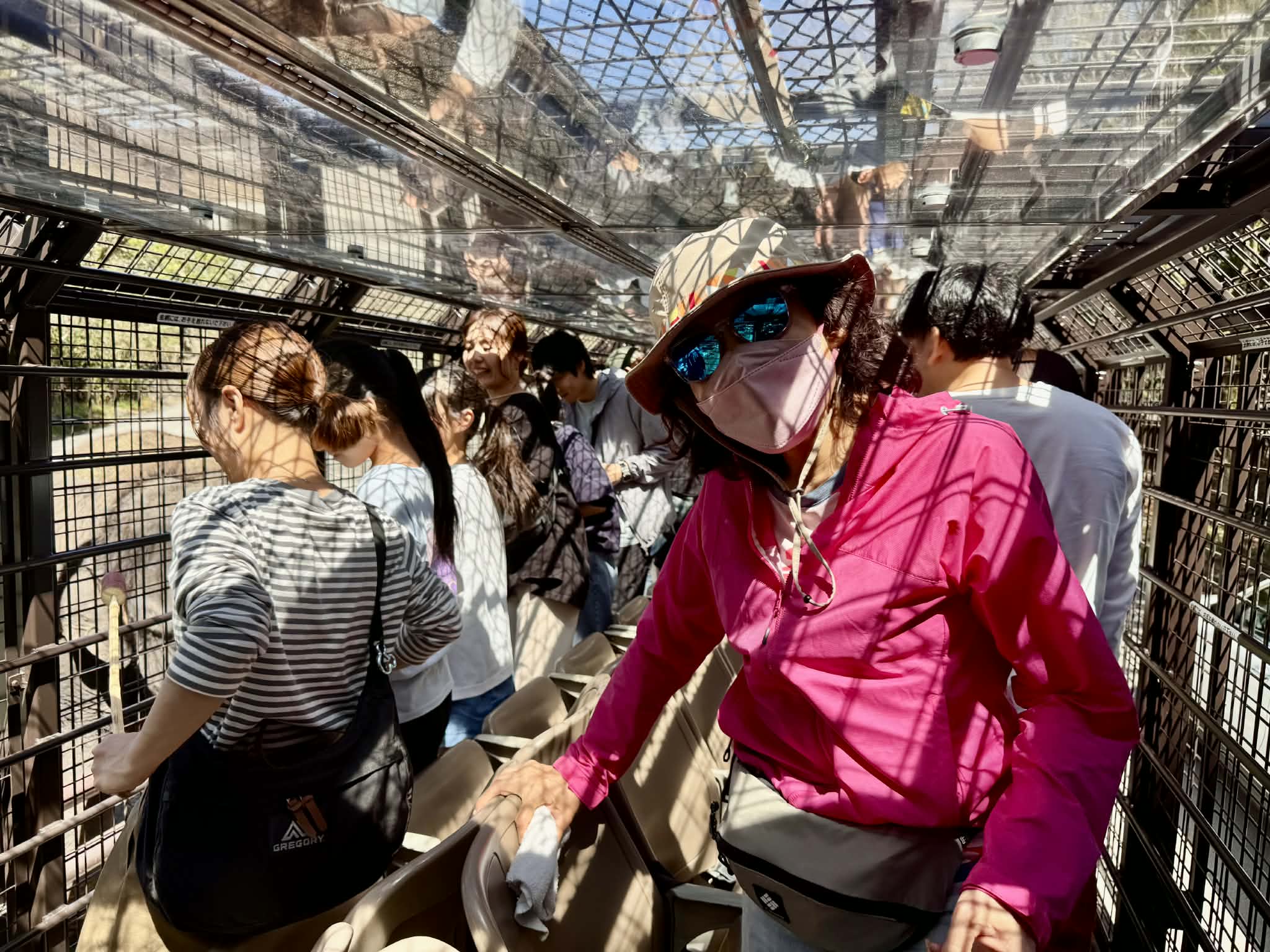 バス車内